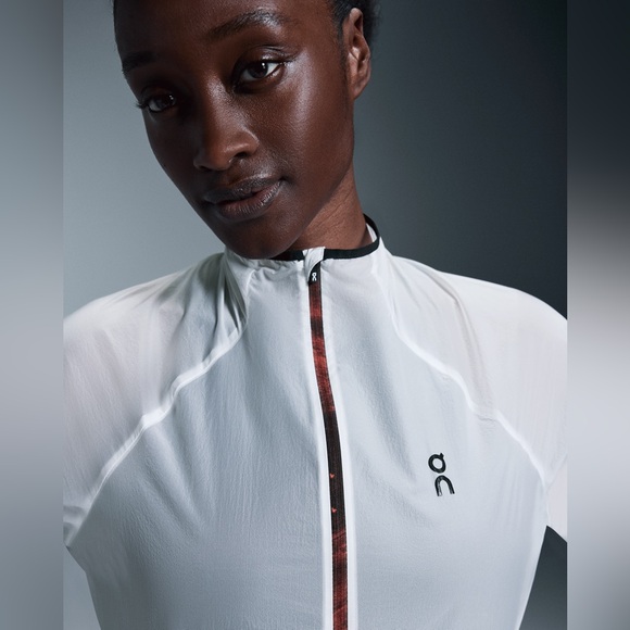 ON RUNNING WOMEN’S ZERO JACKET WHITE/FLAME NWOT! SZ MEDIUM - Picture 2 of 5